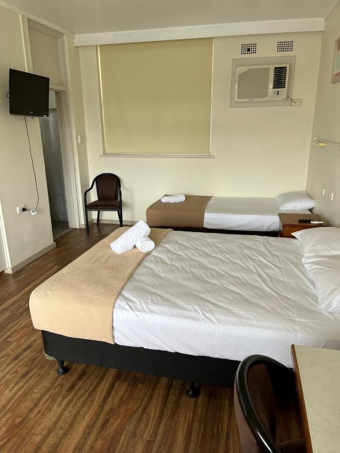 Crown Hotel Motel Grafton Room photo